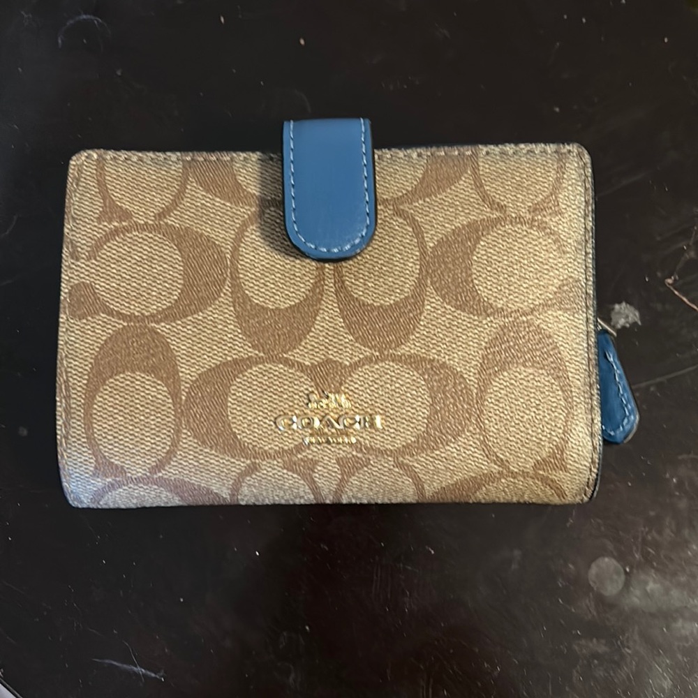 Coach Medium Corner Zip Wallet